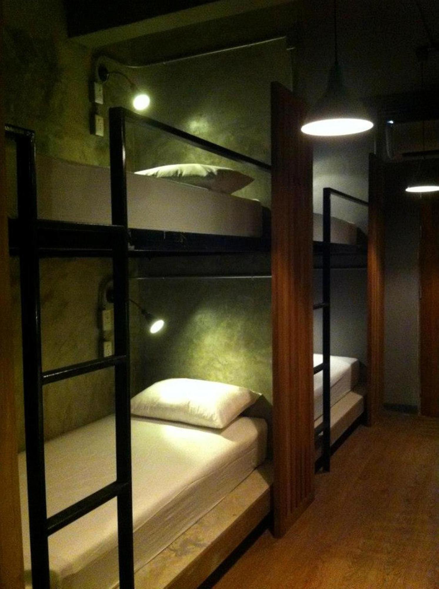 In A Box Hostel Bangkok Exterior foto