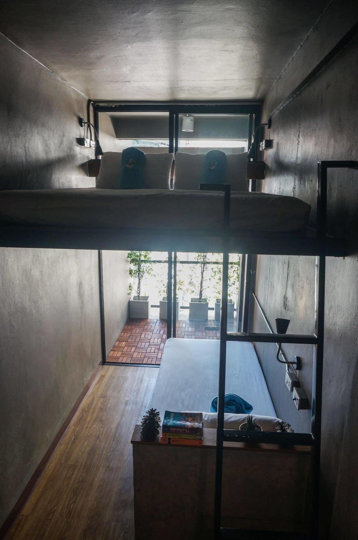 In A Box Hostel Bangkok Exterior foto